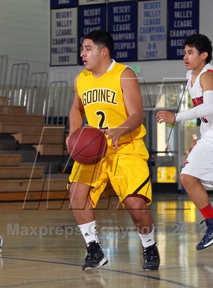 Thumbnail 2 in Godinez vs Bell Jeff (MaxPreps Holiday Classic) photogallery.