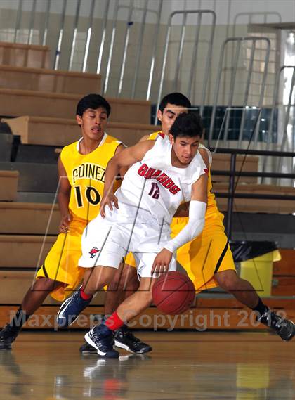 Thumbnail 1 in Godinez vs Bell Jeff (MaxPreps Holiday Classic) photogallery.