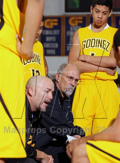 Thumbnail 2 in Godinez vs Bell Jeff (MaxPreps Holiday Classic) photogallery.