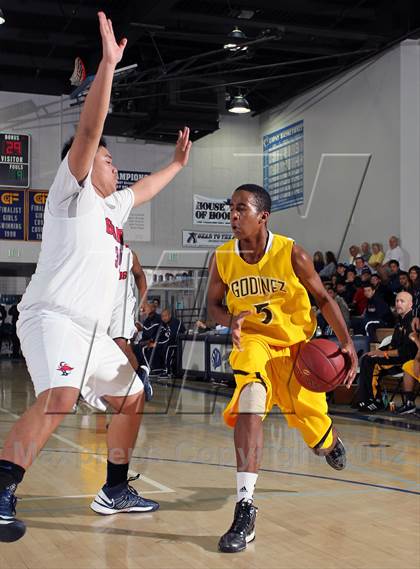 Thumbnail 2 in Godinez vs Bell Jeff (MaxPreps Holiday Classic) photogallery.