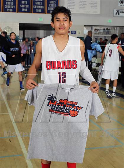 Thumbnail 2 in Godinez vs Bell Jeff (MaxPreps Holiday Classic) photogallery.