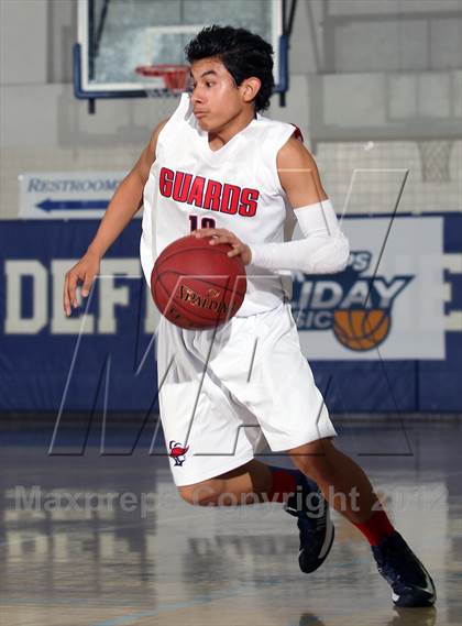 Thumbnail 1 in Godinez vs Bell Jeff (MaxPreps Holiday Classic) photogallery.