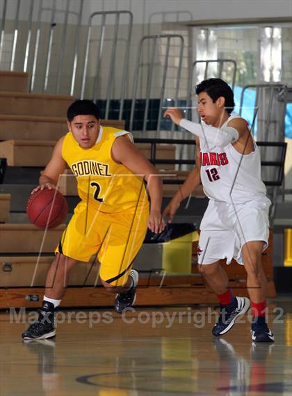 Thumbnail 2 in Godinez vs Bell Jeff (MaxPreps Holiday Classic) photogallery.