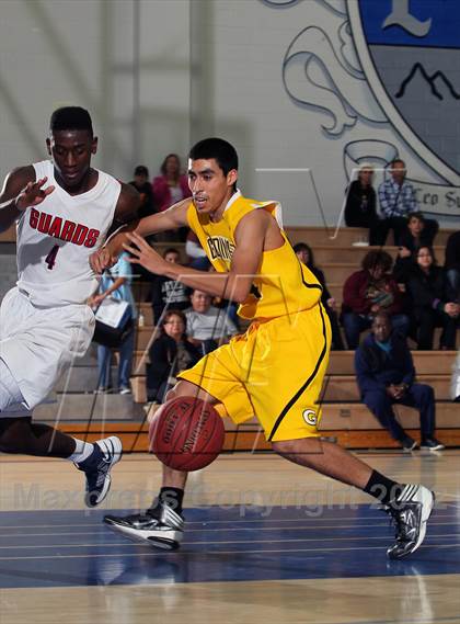 Thumbnail 1 in Godinez vs Bell Jeff (MaxPreps Holiday Classic) photogallery.