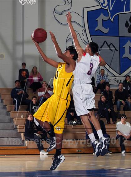 Thumbnail 1 in Godinez vs Bell Jeff (MaxPreps Holiday Classic) photogallery.