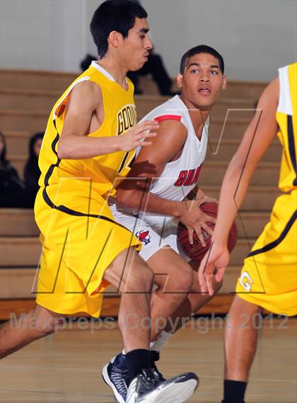 Thumbnail 1 in Godinez vs Bell Jeff (MaxPreps Holiday Classic) photogallery.