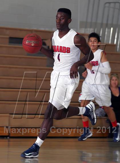 Thumbnail 2 in Godinez vs Bell Jeff (MaxPreps Holiday Classic) photogallery.