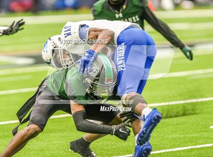 Thumbnail 2 in King vs Fort Bend Hightower (UIL Football 6A D2 Regional) photogallery.