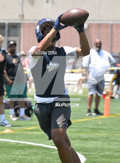 Thumbnail 3 in St. John Bosco vs. Narbonne (Battle At The Beach) photogallery.