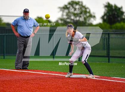 Thumbnail 2 in Lake Creek vs Shoemaker (UIL 5A Reg III Bi-District Playoff) photogallery.