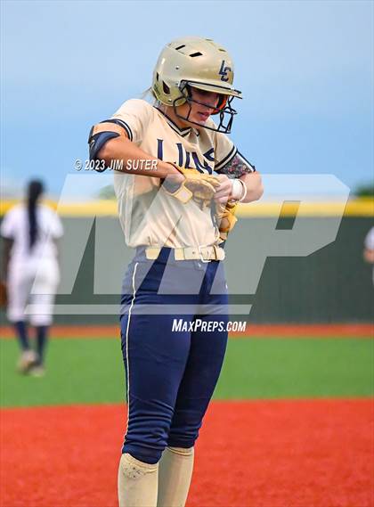 Thumbnail 2 in Lake Creek vs Shoemaker (UIL 5A Reg III Bi-District Playoff) photogallery.