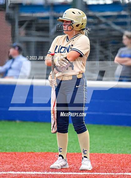 Thumbnail 1 in Lake Creek vs Shoemaker (UIL 5A Reg III Bi-District Playoff) photogallery.