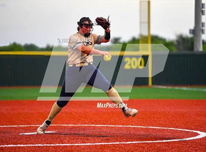 Thumbnail 3 in Lake Creek vs Shoemaker (UIL 5A Reg III Bi-District Playoff) photogallery.