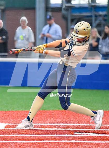 Thumbnail 3 in Lake Creek vs Shoemaker (UIL 5A Reg III Bi-District Playoff) photogallery.