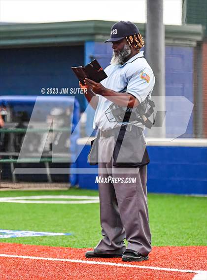 Thumbnail 2 in Lake Creek vs Shoemaker (UIL 5A Reg III Bi-District Playoff) photogallery.