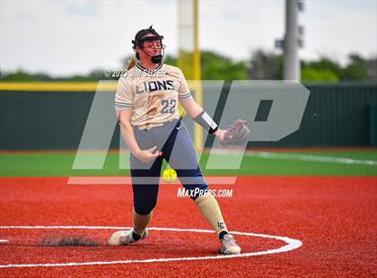 Thumbnail 2 in Lake Creek vs Shoemaker (UIL 5A Reg III Bi-District Playoff) photogallery.
