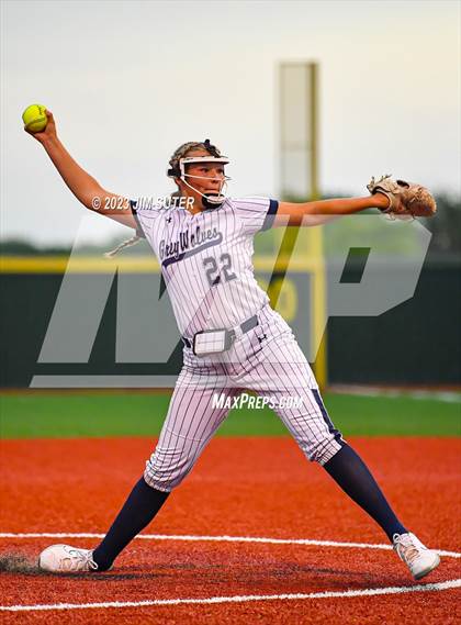 Thumbnail 1 in Lake Creek vs Shoemaker (UIL 5A Reg III Bi-District Playoff) photogallery.