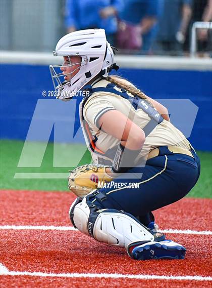 Thumbnail 2 in Lake Creek vs Shoemaker (UIL 5A Reg III Bi-District Playoff) photogallery.