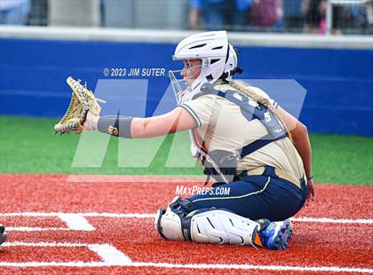 Thumbnail 3 in Lake Creek vs Shoemaker (UIL 5A Reg III Bi-District Playoff) photogallery.