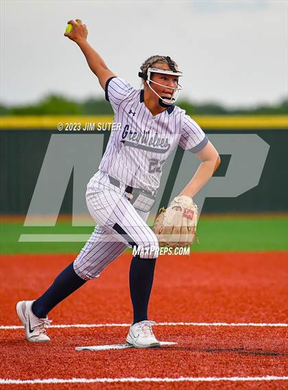 Thumbnail 3 in Lake Creek vs Shoemaker (UIL 5A Reg III Bi-District Playoff) photogallery.