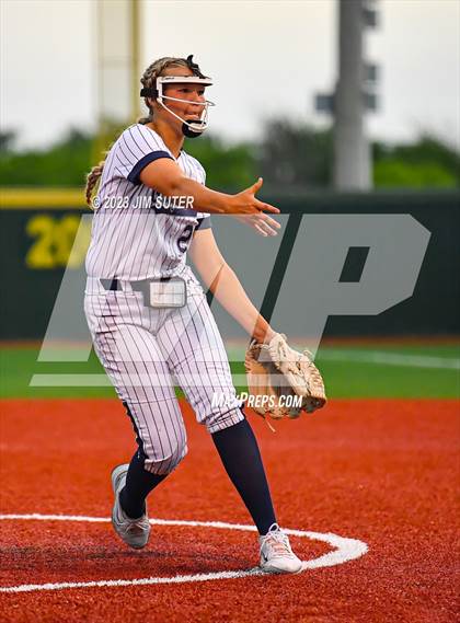 Thumbnail 3 in Lake Creek vs Shoemaker (UIL 5A Reg III Bi-District Playoff) photogallery.