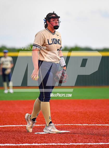 Thumbnail 1 in Lake Creek vs Shoemaker (UIL 5A Reg III Bi-District Playoff) photogallery.