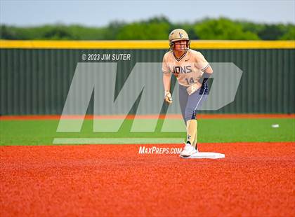Thumbnail 2 in Lake Creek vs Shoemaker (UIL 5A Reg III Bi-District Playoff) photogallery.