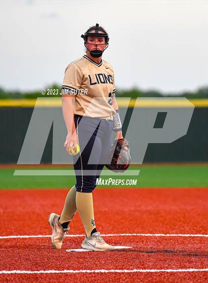 Thumbnail 2 in Lake Creek vs Shoemaker (UIL 5A Reg III Bi-District Playoff) photogallery.