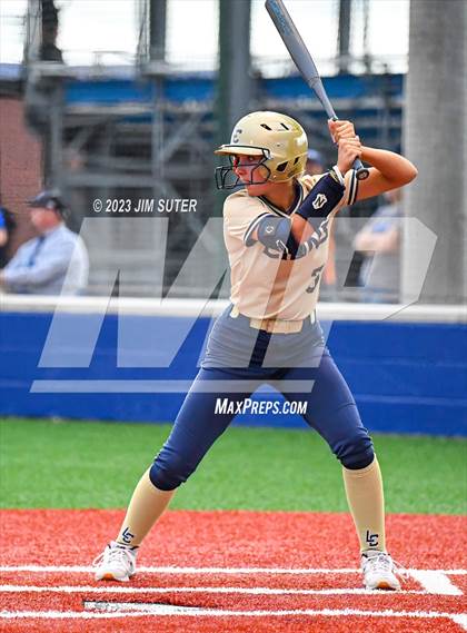 Thumbnail 3 in Lake Creek vs Shoemaker (UIL 5A Reg III Bi-District Playoff) photogallery.