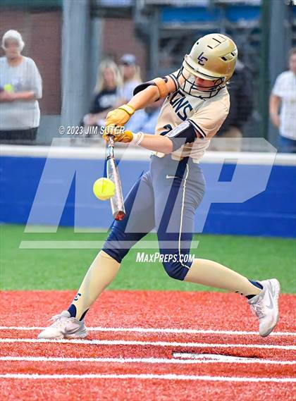Thumbnail 2 in Lake Creek vs Shoemaker (UIL 5A Reg III Bi-District Playoff) photogallery.