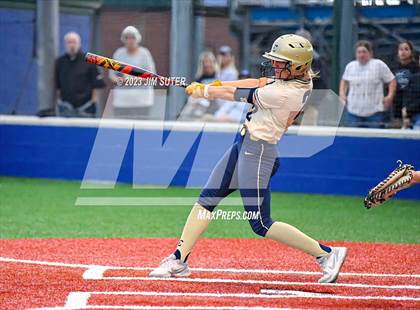 Thumbnail 3 in Lake Creek vs Shoemaker (UIL 5A Reg III Bi-District Playoff) photogallery.