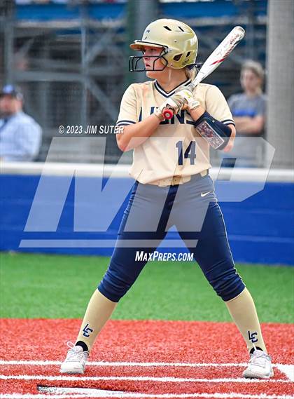 Thumbnail 2 in Lake Creek vs Shoemaker (UIL 5A Reg III Bi-District Playoff) photogallery.