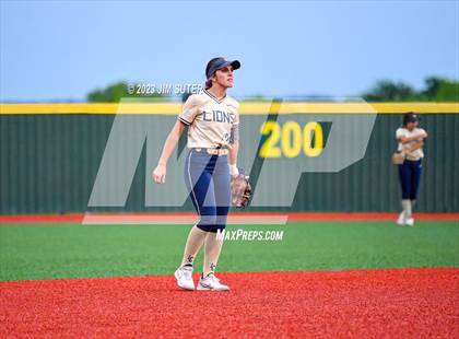 Thumbnail 2 in Lake Creek vs Shoemaker (UIL 5A Reg III Bi-District Playoff) photogallery.
