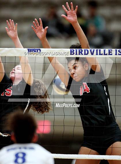 Thumbnail 1 in Martin vs Guyer [John H.] (UIL 6A Regional Semifinal) photogallery.