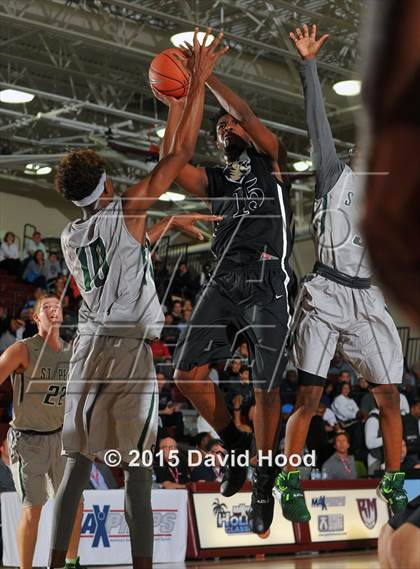Thumbnail 1 in St. Petersburg vs. Bentonville (MaxPreps Holiday Classic) photogallery.