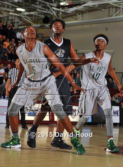 Thumbnail 3 in St. Petersburg vs. Bentonville (MaxPreps Holiday Classic) photogallery.