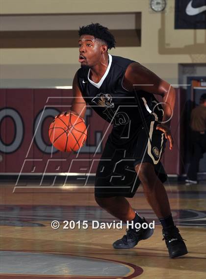 Thumbnail 1 in St. Petersburg vs. Bentonville (MaxPreps Holiday Classic) photogallery.