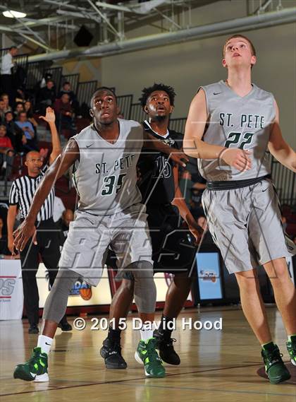 Thumbnail 2 in St. Petersburg vs. Bentonville (MaxPreps Holiday Classic) photogallery.