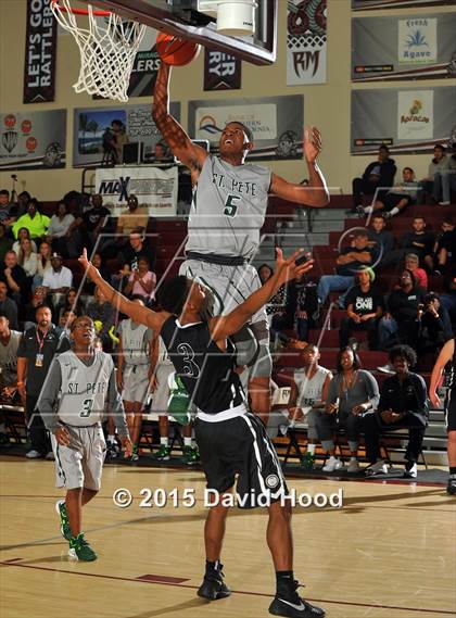 Thumbnail 2 in St. Petersburg vs. Bentonville (MaxPreps Holiday Classic) photogallery.