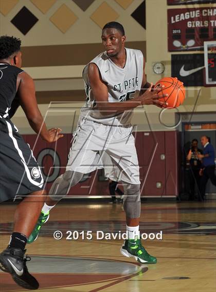 Thumbnail 2 in St. Petersburg vs. Bentonville (MaxPreps Holiday Classic) photogallery.