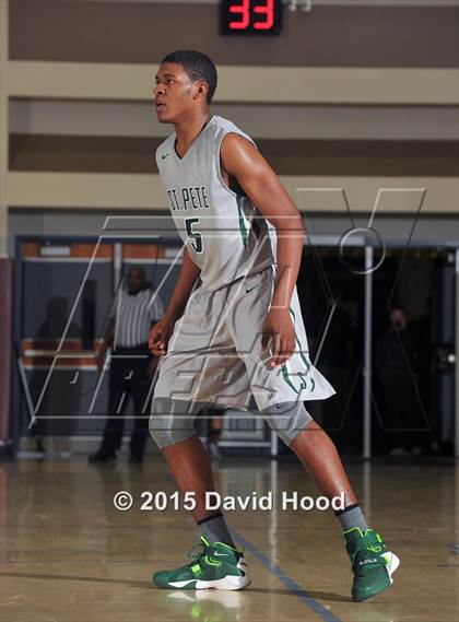 Thumbnail 1 in St. Petersburg vs. Bentonville (MaxPreps Holiday Classic) photogallery.