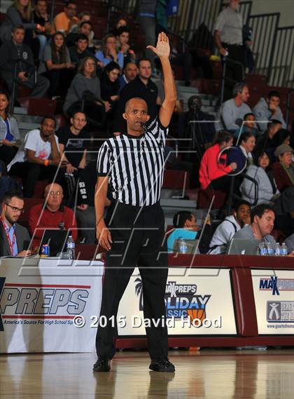 Thumbnail 3 in St. Petersburg vs. Bentonville (MaxPreps Holiday Classic) photogallery.