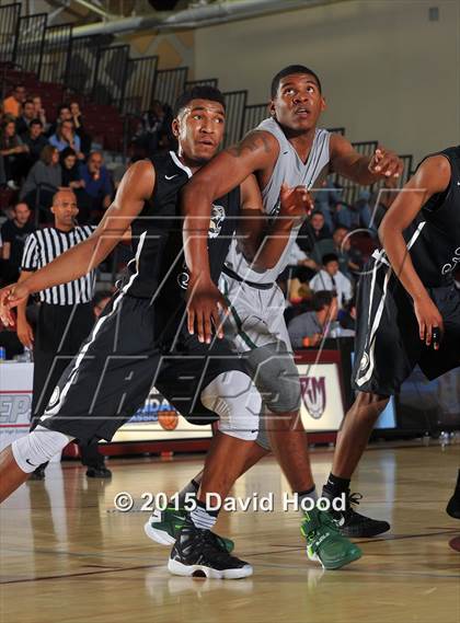 Thumbnail 3 in St. Petersburg vs. Bentonville (MaxPreps Holiday Classic) photogallery.