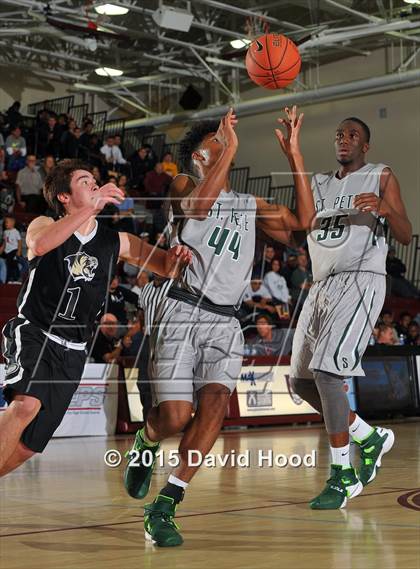 Thumbnail 2 in St. Petersburg vs. Bentonville (MaxPreps Holiday Classic) photogallery.