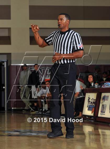 Thumbnail 1 in St. Petersburg vs. Bentonville (MaxPreps Holiday Classic) photogallery.