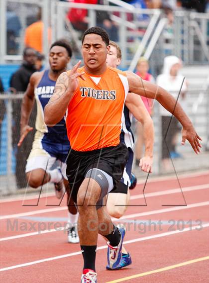 Thumbnail 1 in WPIAL AA Track Qualifier photogallery.