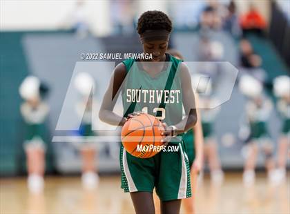Thumbnail 2 in Lincoln Southwest vs Lincoln Northeast photogallery.