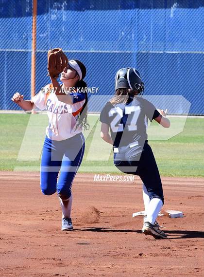 Thumbnail 3 in Bishop Gorman vs. Sierra Vista photogallery.