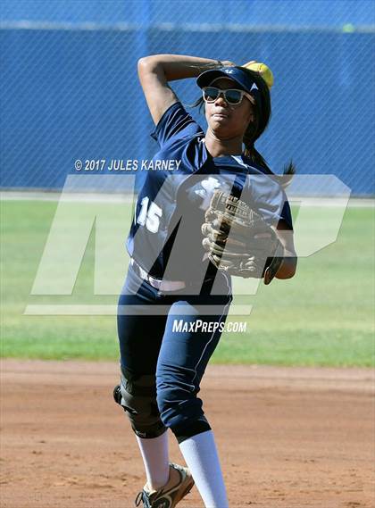 Thumbnail 3 in Bishop Gorman vs. Sierra Vista photogallery.