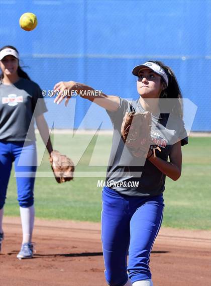 Thumbnail 3 in Bishop Gorman vs. Sierra Vista photogallery.